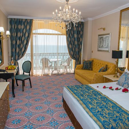 Imperial Palace Hotel Pantai Sunny Luaran gambar A room at the hotel