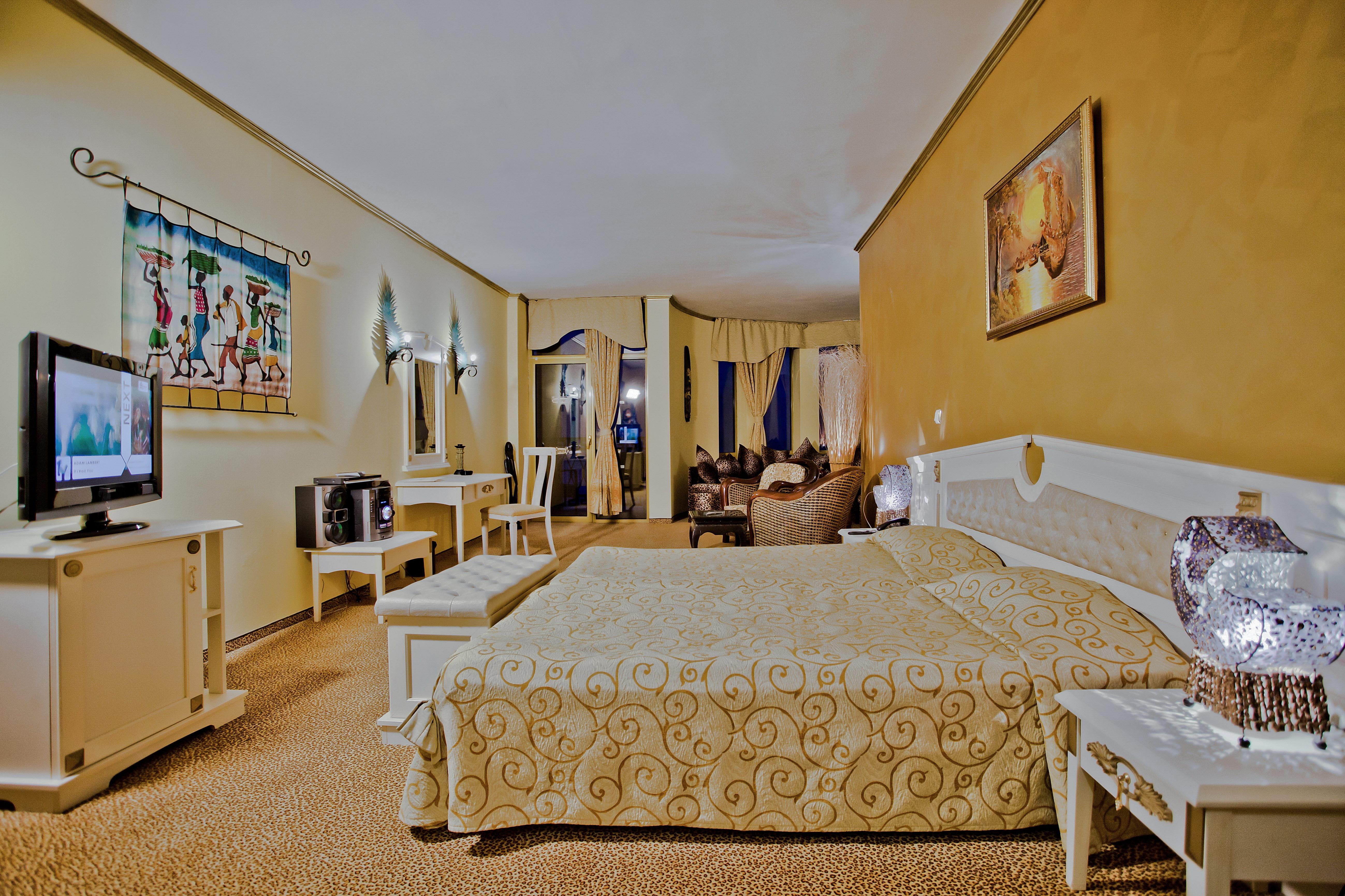 Imperial Palace Hotel Pantai Sunny Luaran gambar A room at the hotel