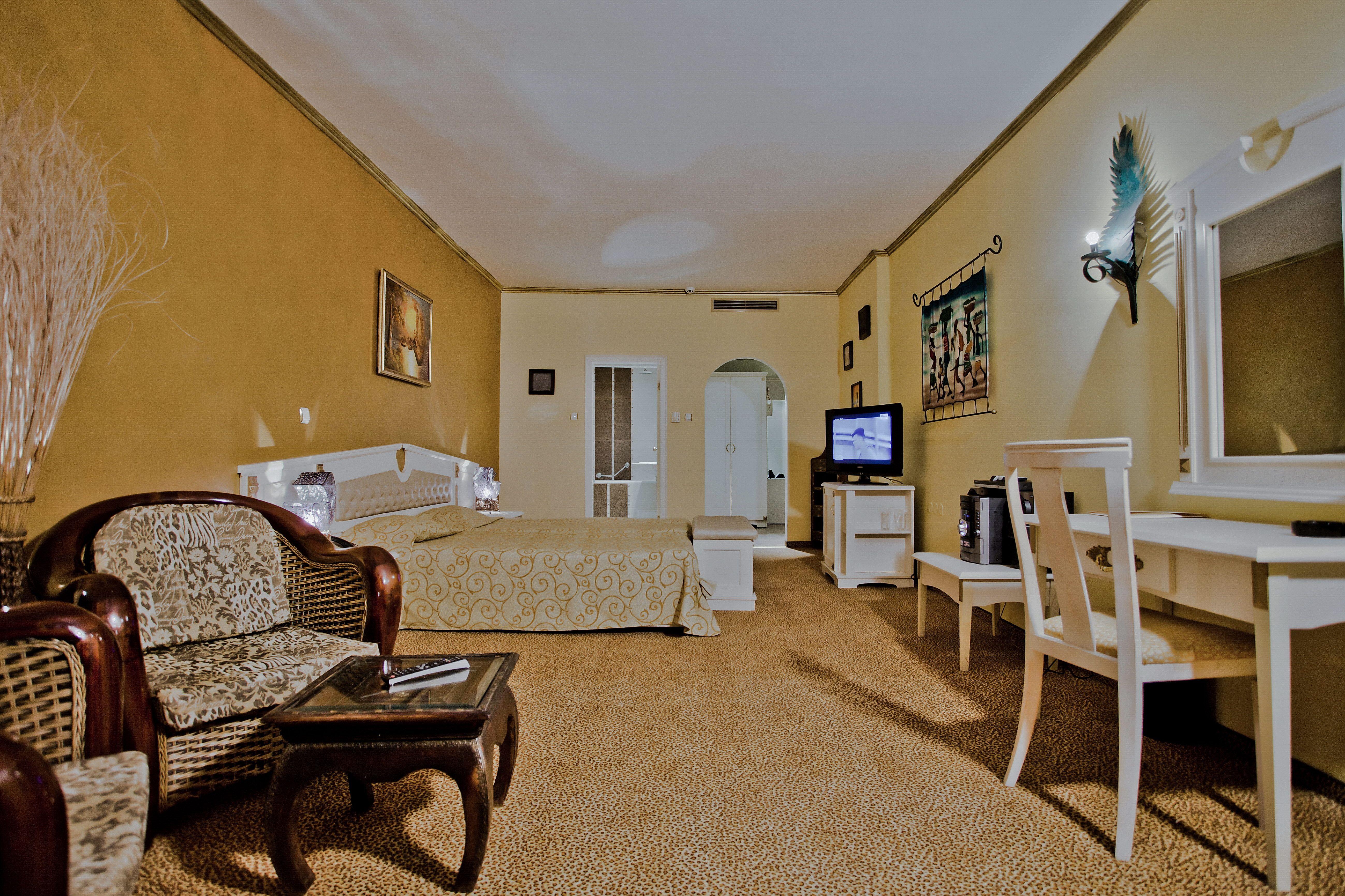 Imperial Palace Hotel Pantai Sunny Luaran gambar A room at the hotel