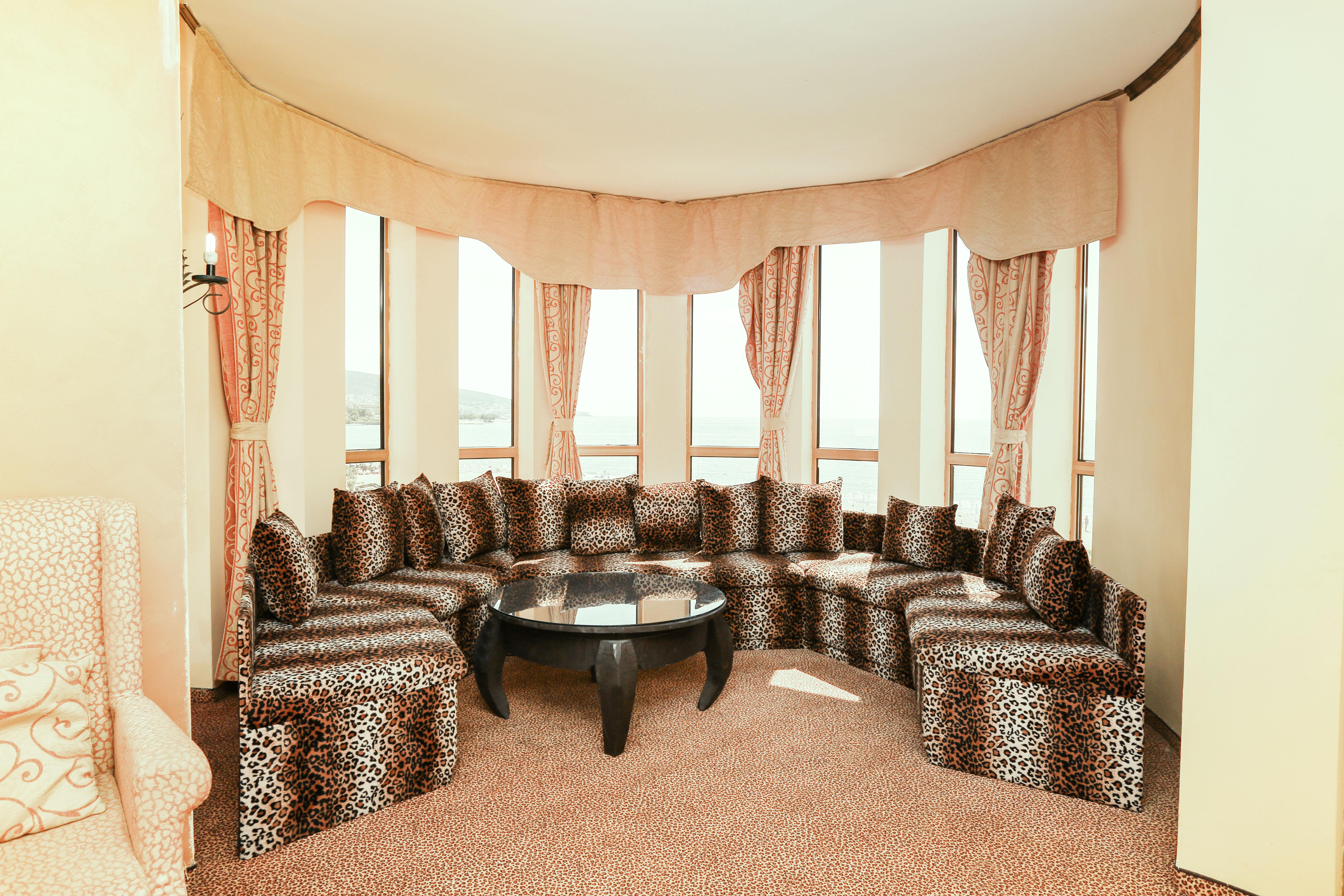 Imperial Palace Hotel Pantai Sunny Luaran gambar A modern majlis