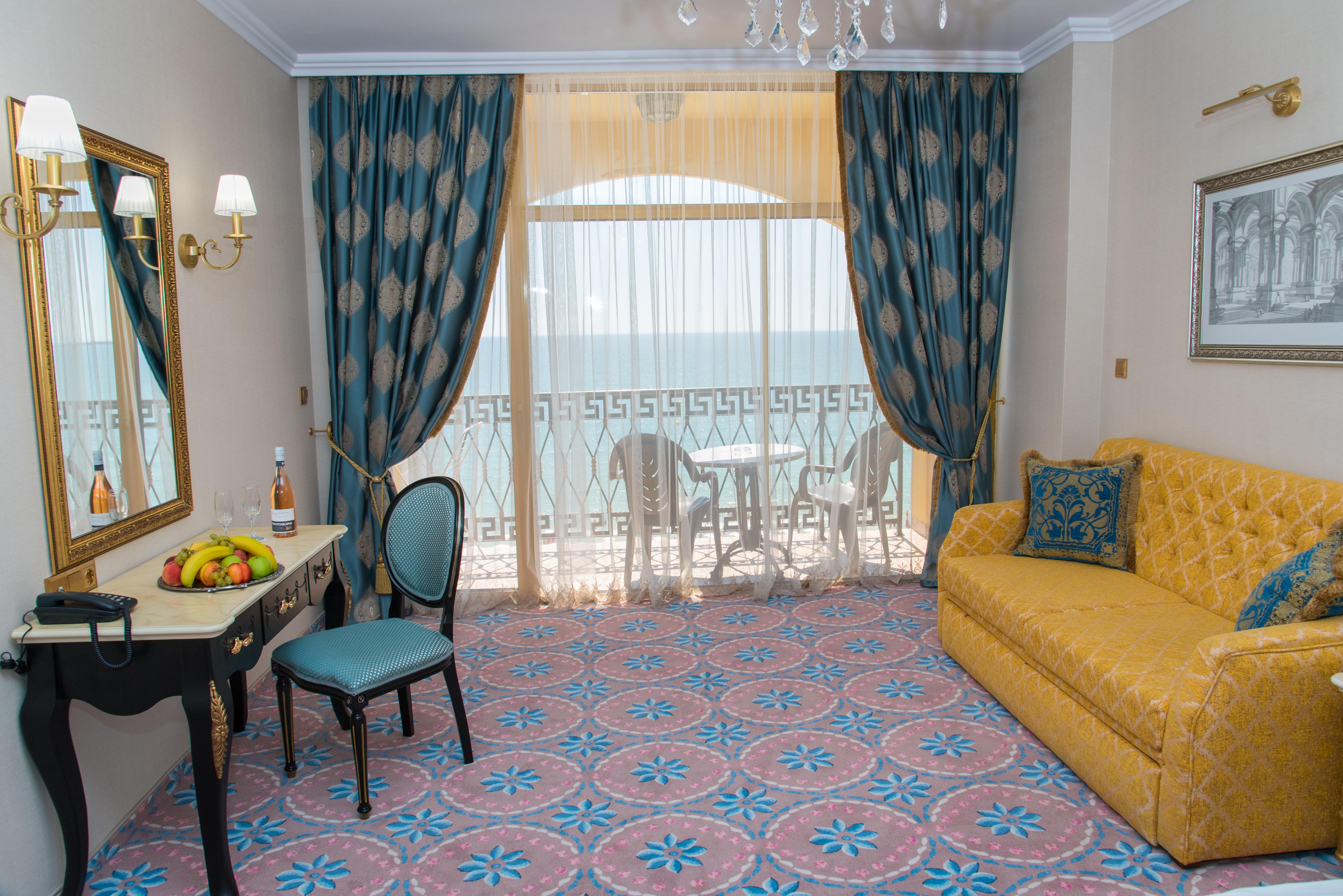 Imperial Palace Hotel Pantai Sunny Luaran gambar A suite at the Grand Hotel