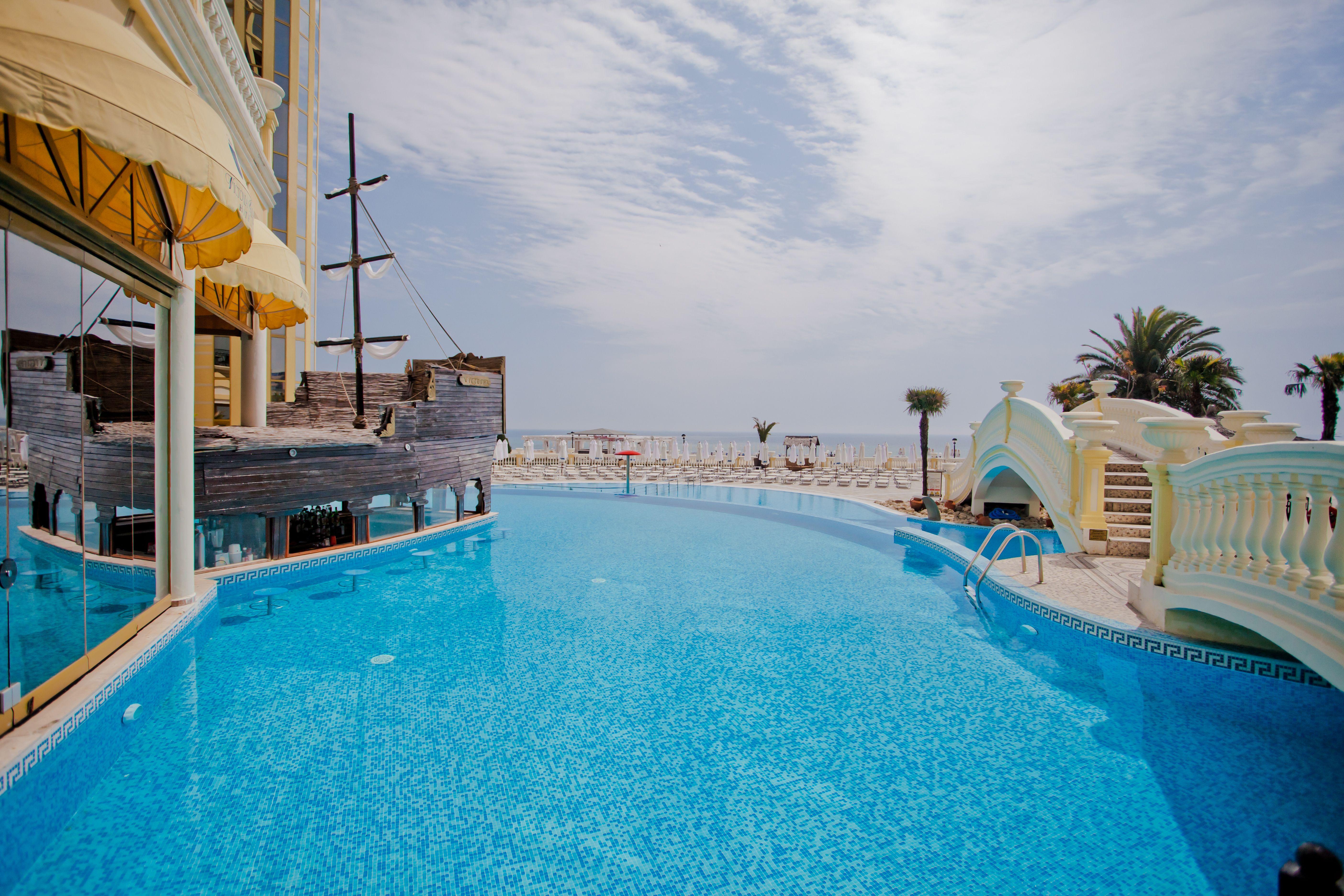 Imperial Palace Hotel Pantai Sunny Luaran gambar Infinity pool at the Grand Hotel