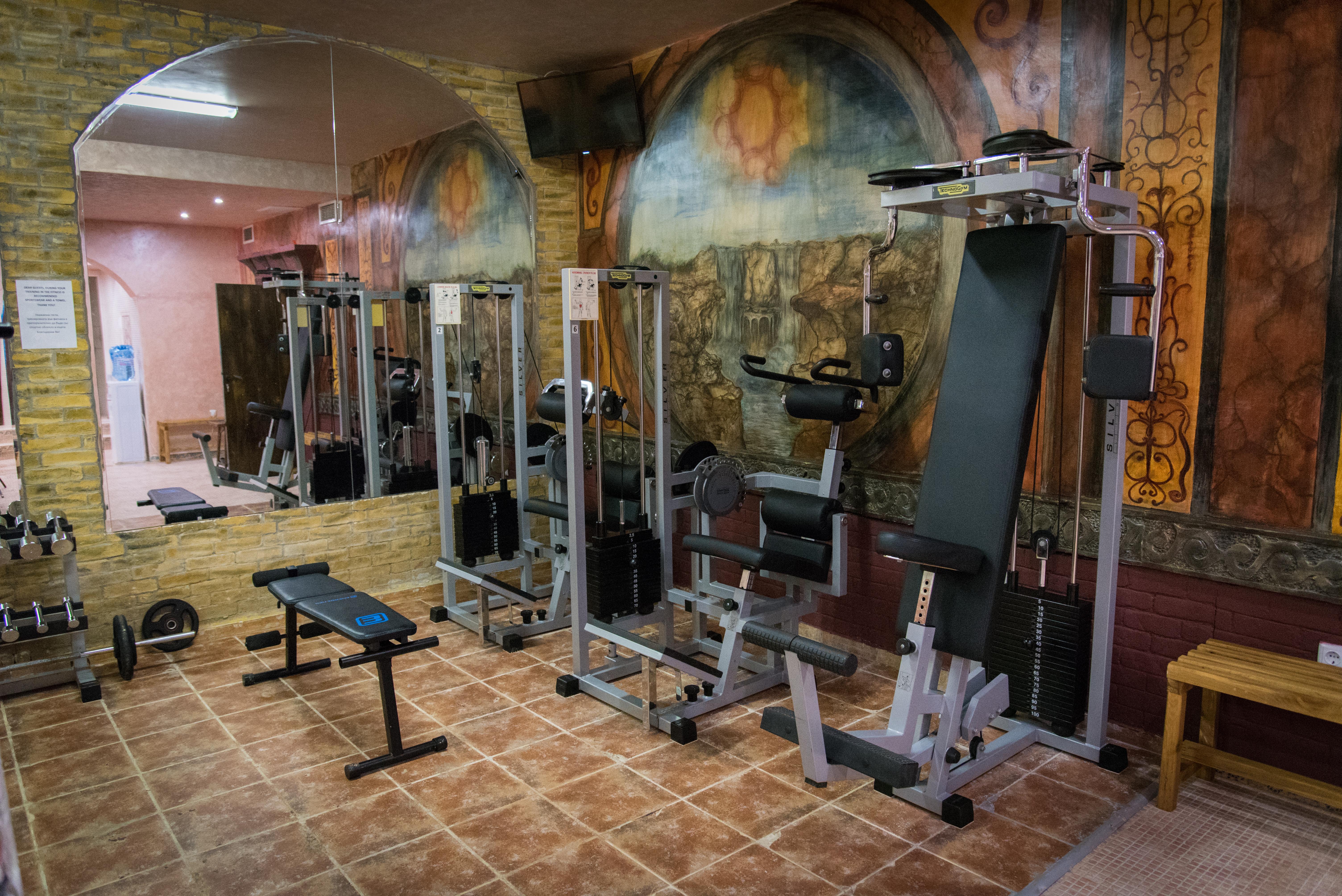 Imperial Palace Hotel Pantai Sunny Luaran gambar A typical gym