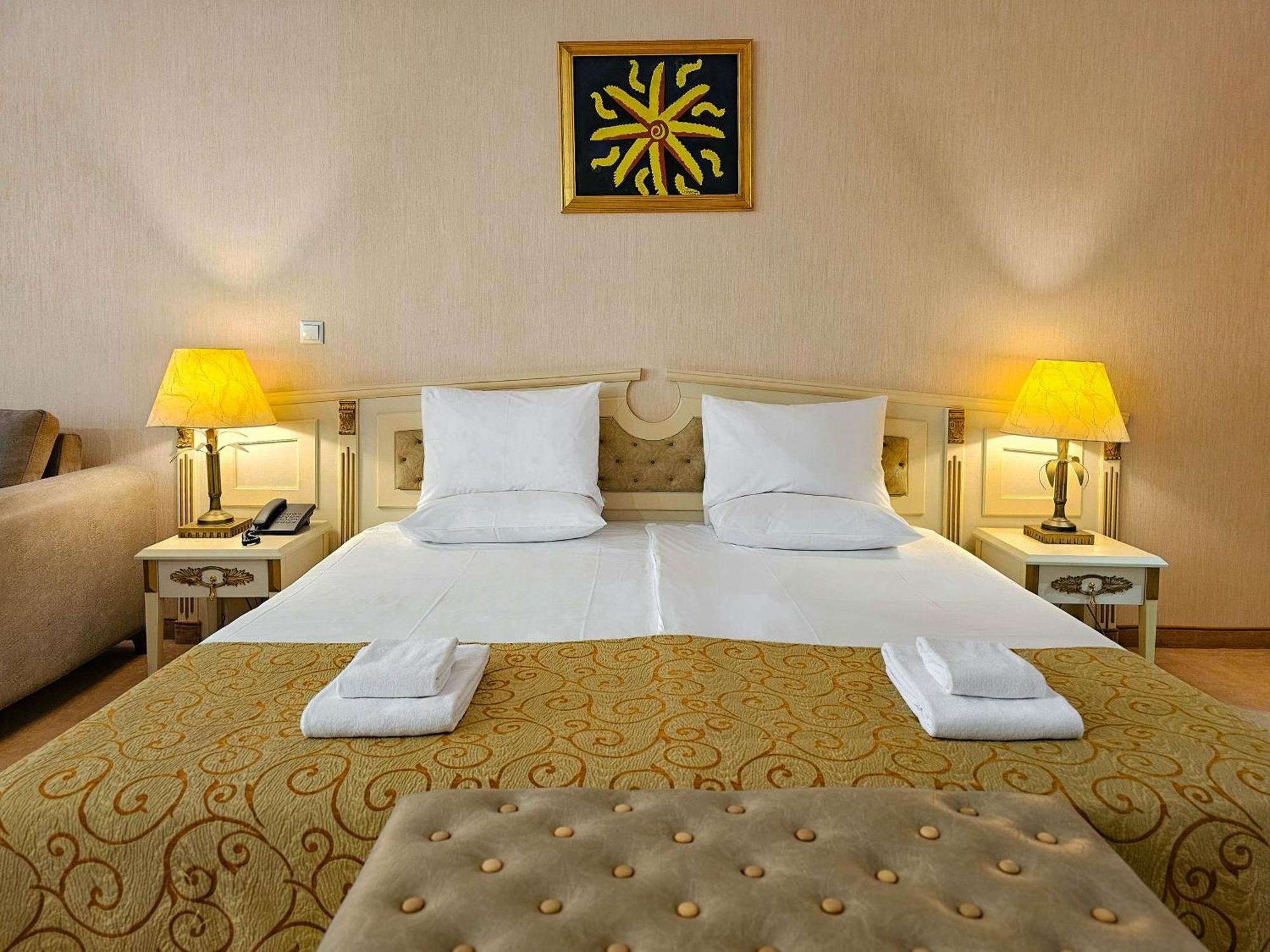 Imperial Palace Hotel Pantai Sunny Luaran gambar A guest room at the hotel